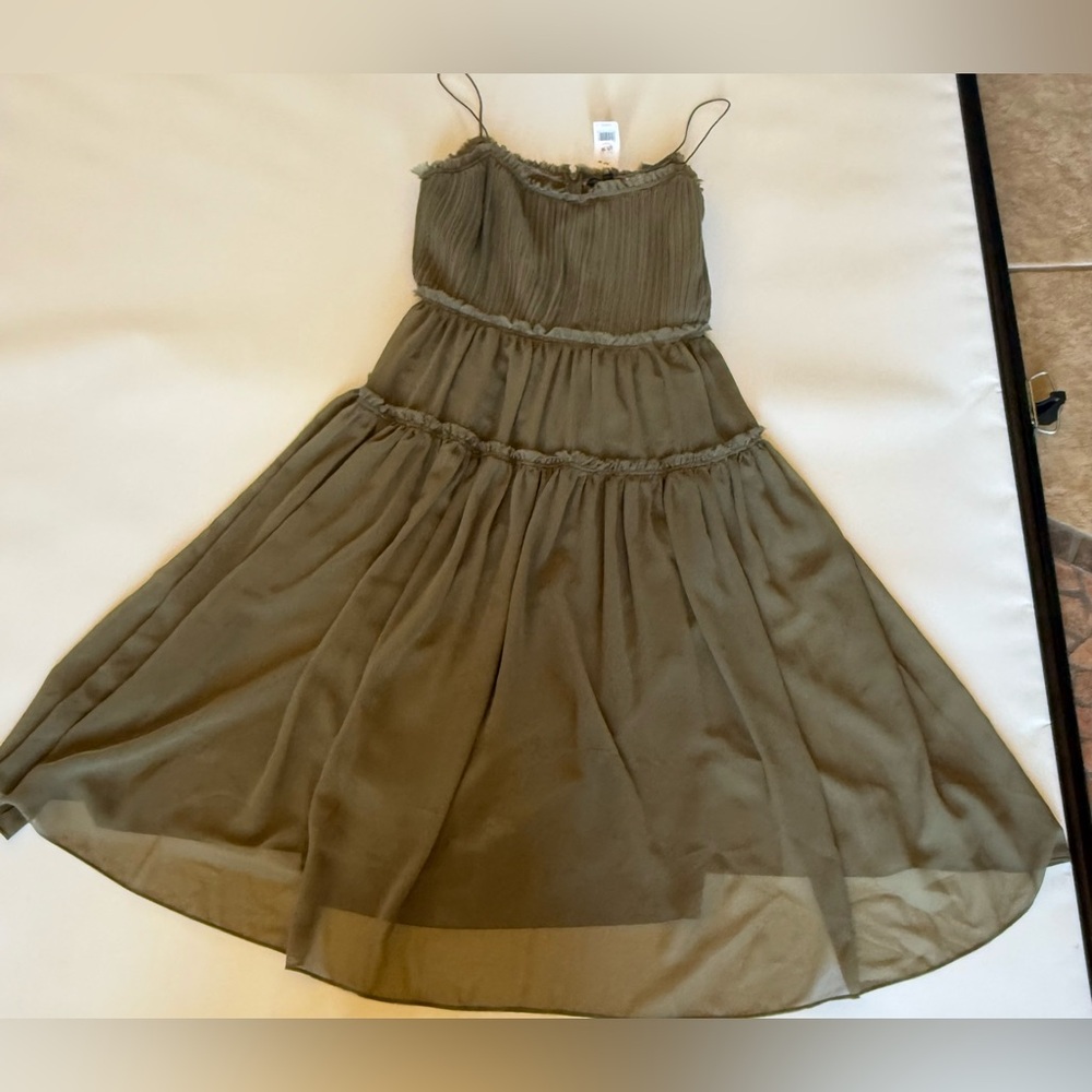 NWT Banana Republic Taupe Midi Dress SIZE 10

LOT A